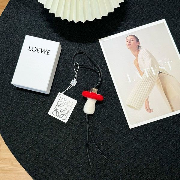 【使い勝手抜群】ロエベ カーフスキン バッグチャーム N級品 lob16210